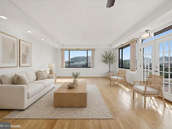 3rd image of 1111 Arlington Blvd APT 1003