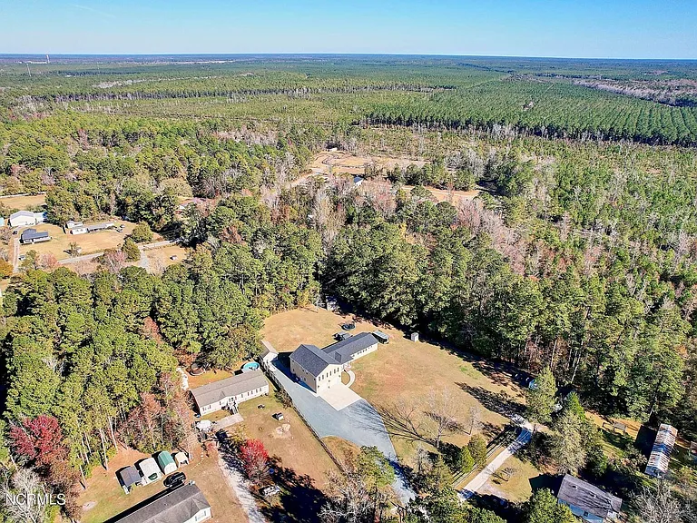 121 Gilbert Curry Dr — Photo 29