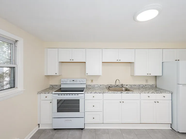 Quarry Stone Apartments — Photo 1