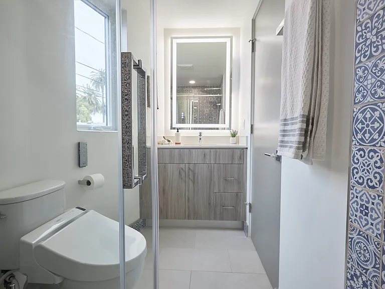 2929 S La Brea Ave — Photo 13