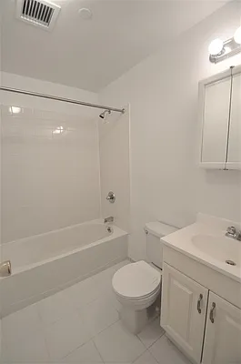 Rented by CITY SKYLINE REALTY INC | media 6