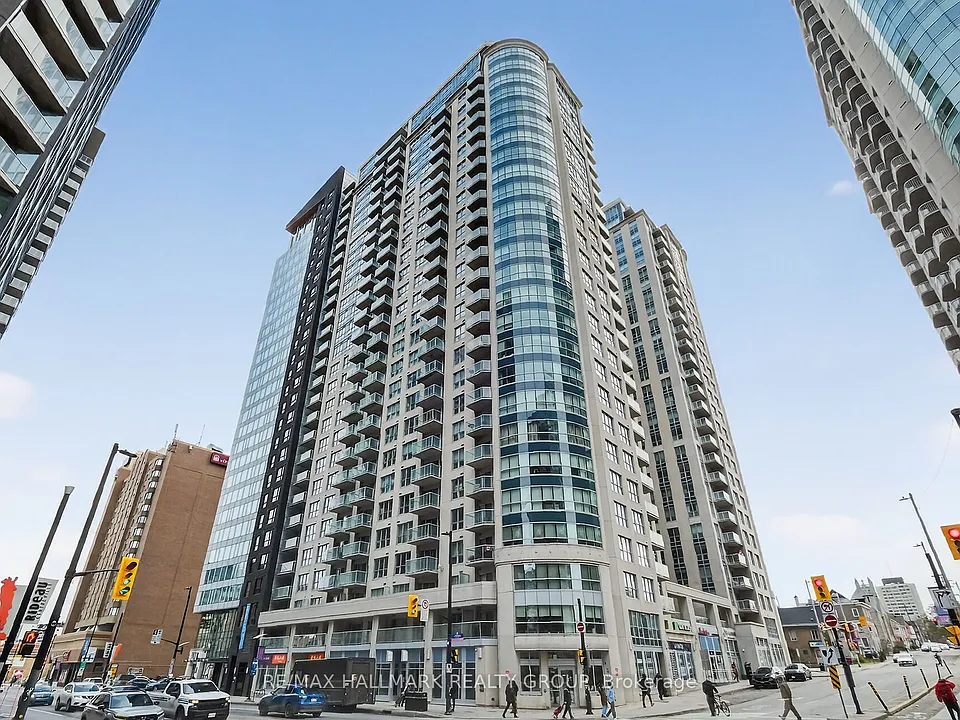 242 Rideau St #206
