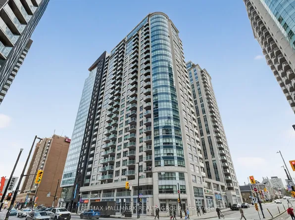 242 Rideau St, Ottawa, ON