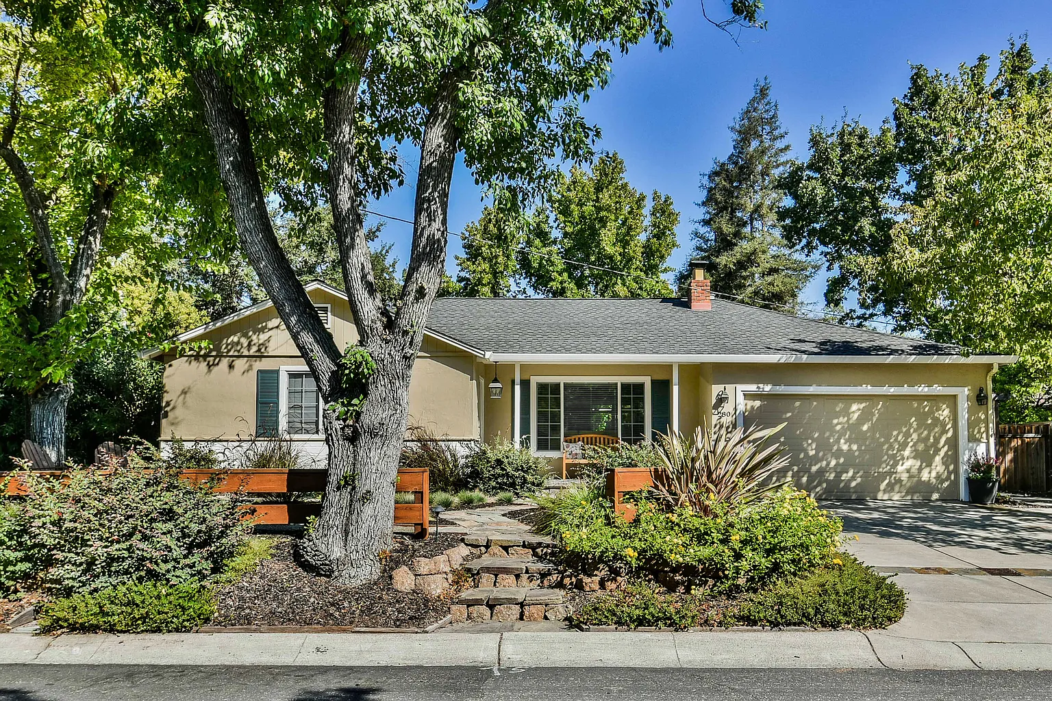280 Lucinda Ln photo 1