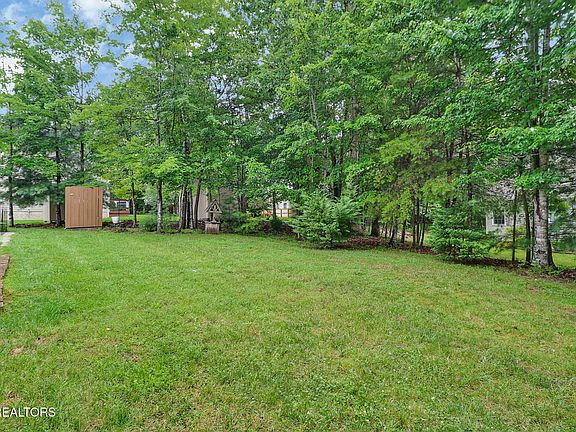 3rd image of 10 Dickens Ln