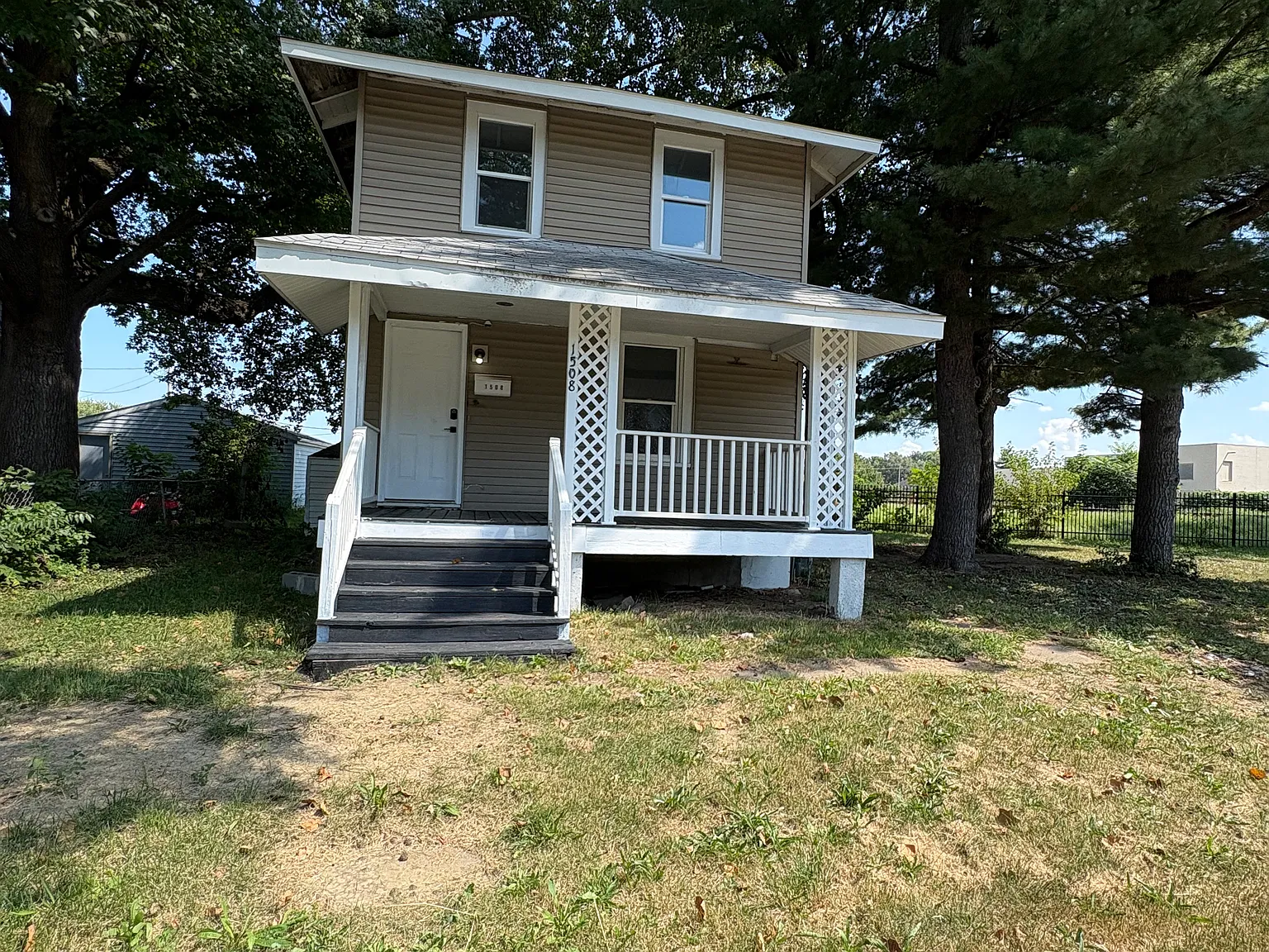 2 bed, 1600 sqft, $1,200 — Photo 1