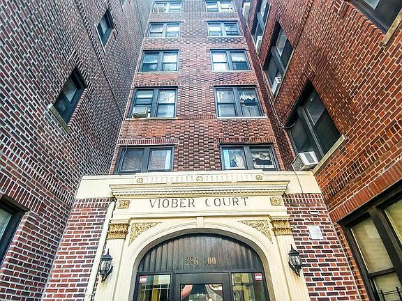 5th image of 300 Sullivan Pl APT F1