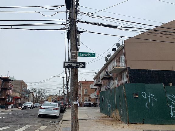 5th image of 10214 Lewis Ave APT 4C