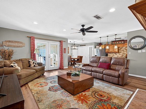 4th image of 1218 Crestwood Dr