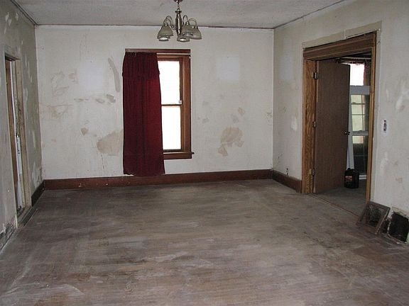4th image of 205 3rd Ave SE