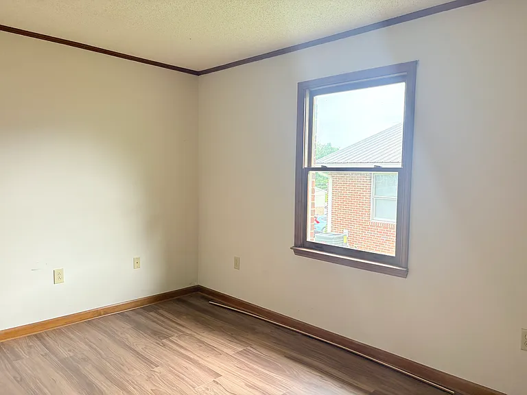 812 E Maple St #1 — Photo 3