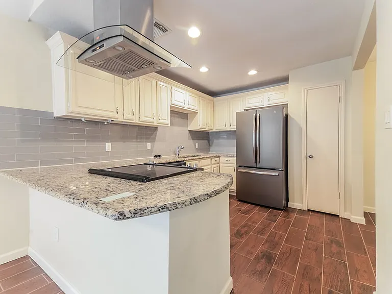 1208 Paintbrush St — Photo 9