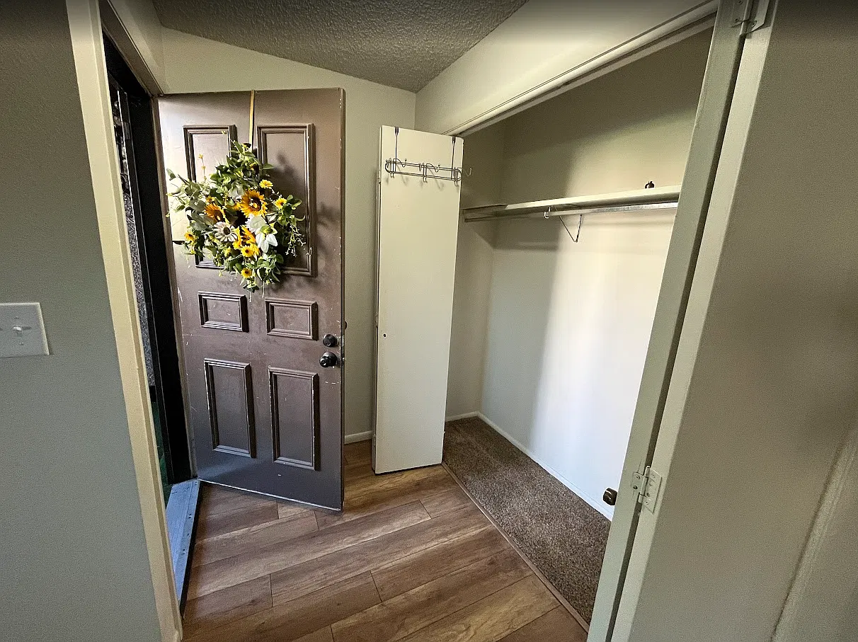 2 bed, 1160 sqft, $1,575 — Photo 2