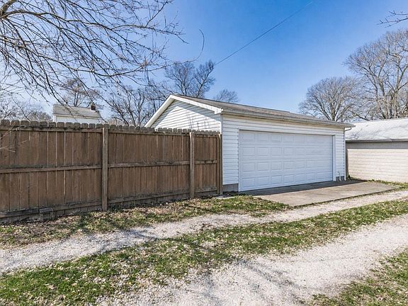 4th image of 1662 E Koch Ave
