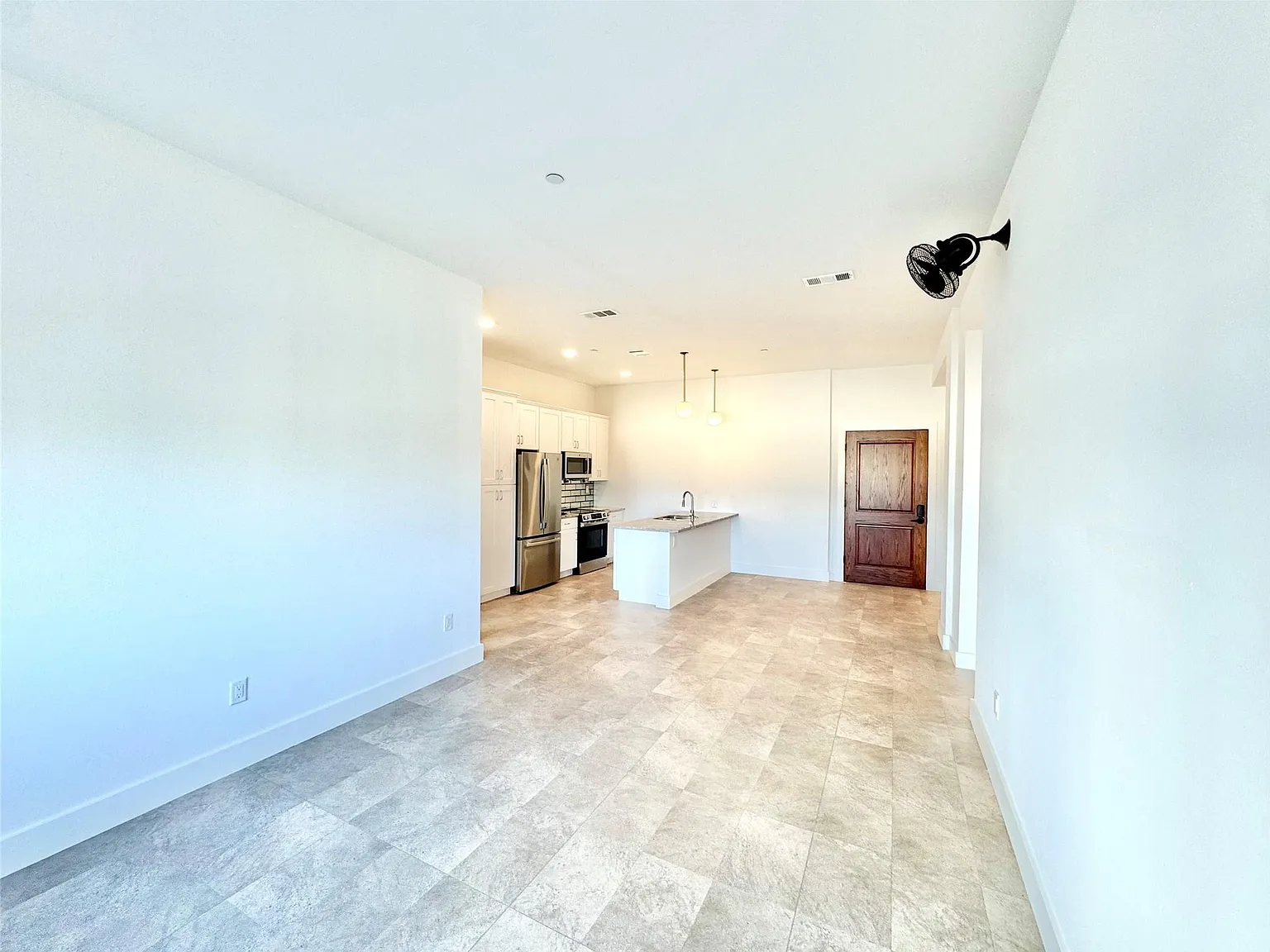 2 bed, 2.0 bath, 1061 sqft, $2,575 — Photo 4