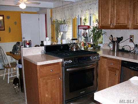 5th image of 40 Lodge Ln