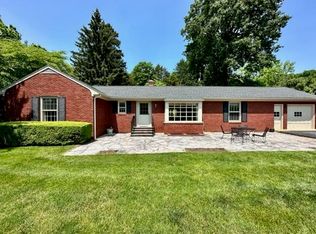 404 Fraser Ln, Staunton, VA 24401