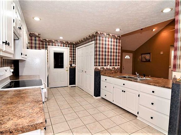 5th image of 629 Bailey Dr