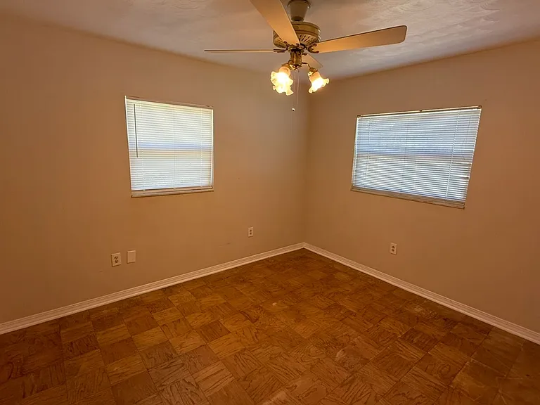 914 Homewood Dr — Photo 11