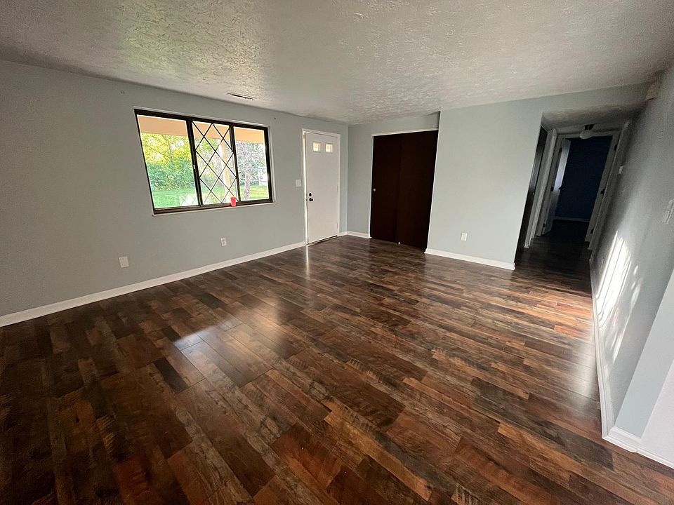 1st image of 421 Wellington Ct
