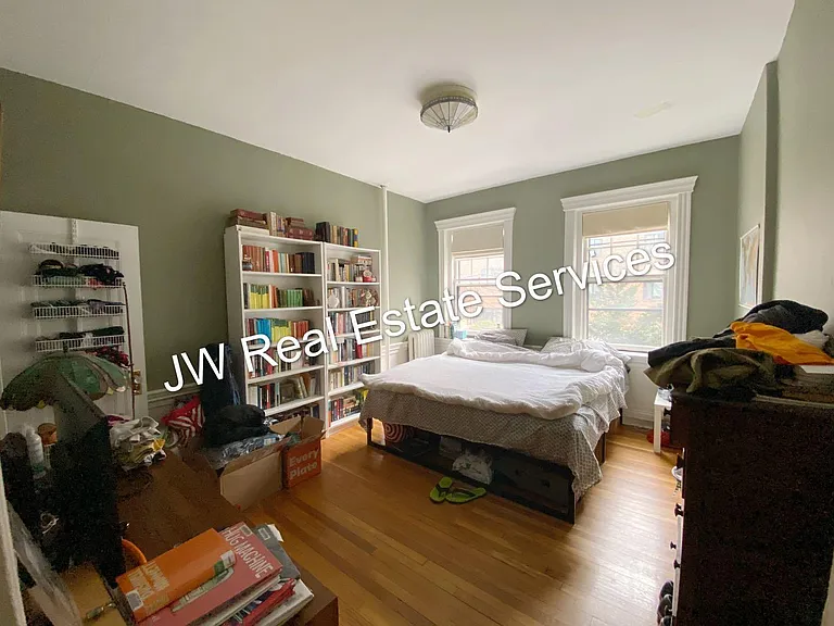 70 Strathmore Rd #B — Photo 2