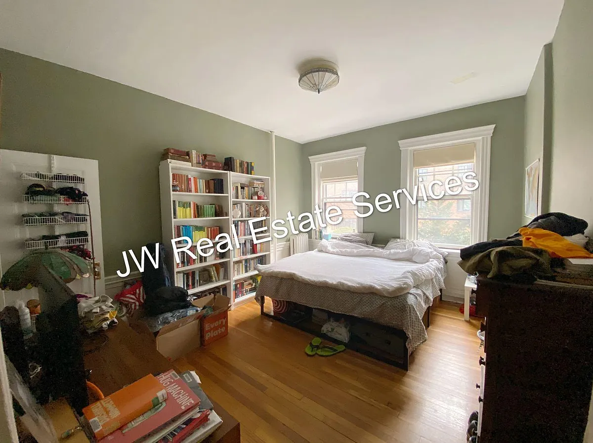Building Photo - 70 Strathmore Rd #B