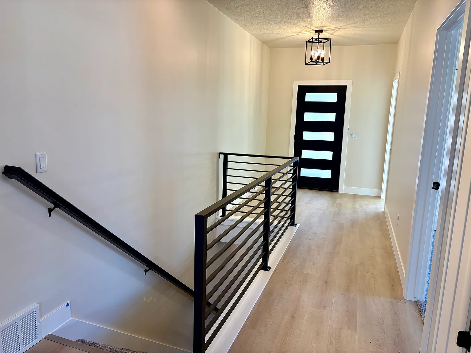 6 bed, 3200 sqft, $3,600 — Photo 3