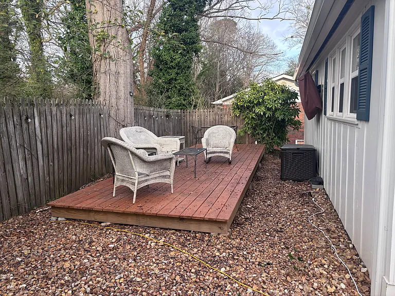 717 Perry St — Photo 5