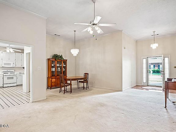 4th image of 405 Autumn Glen Cir
