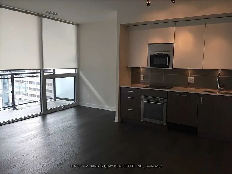 17 Dundonald St #1008 — Photo 4