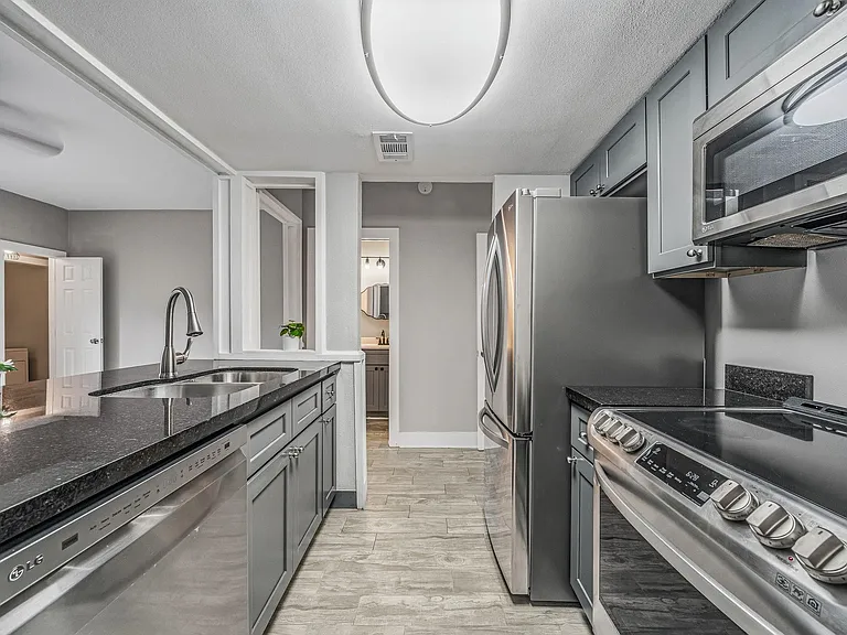 830 Threadneedle St #240 — Photo 10