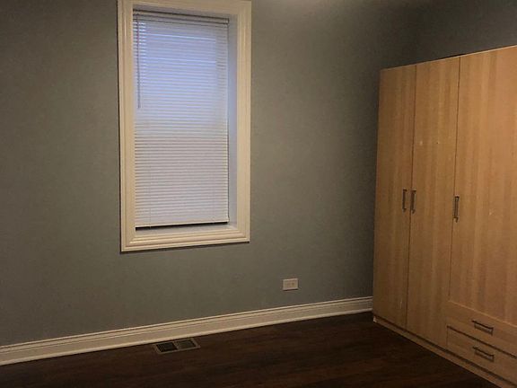 4th image of 2928 S Throop St Unit 1