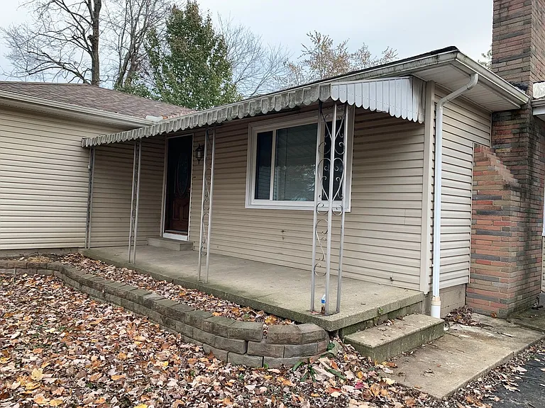 1001 Logan Ave — Photo 3