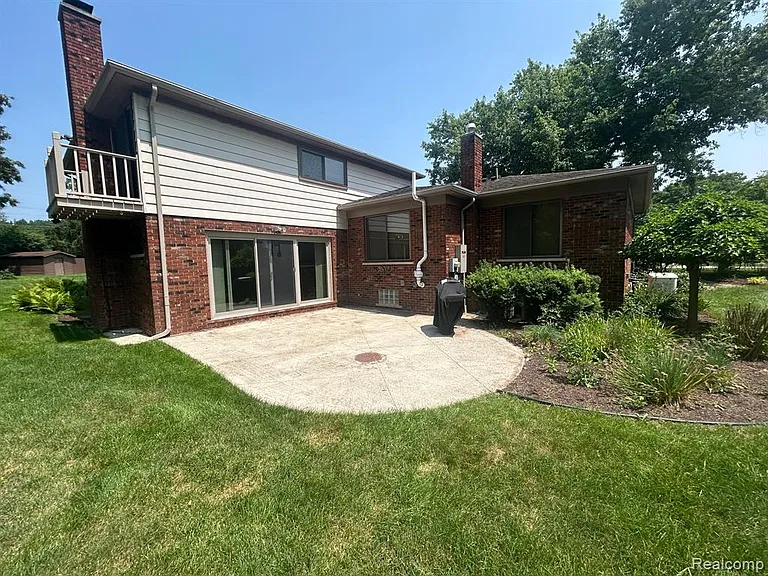 24915 Lakeland St — Photo 34