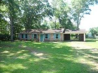 41 Meadow Lane Dr, Elmore, AL 36025