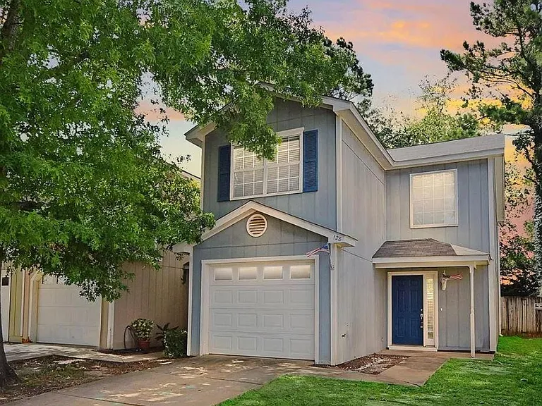128 Commons Dr — Photo 1
