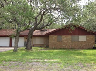 836 Oak Ave, Rockport, TX 78382