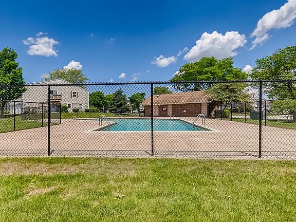 3rd image of 1119 Hampton Hbr #87