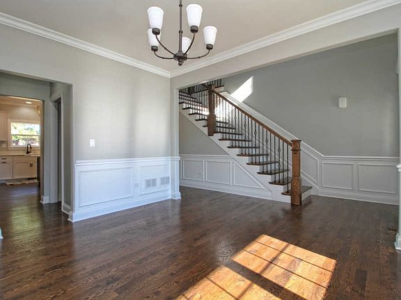 3rd image of 9928 Elm Circle Dr