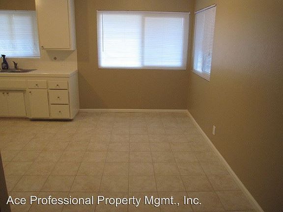 4th image of 427 N Vine St