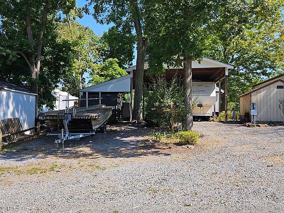 5th image of 35 Boo Blvd