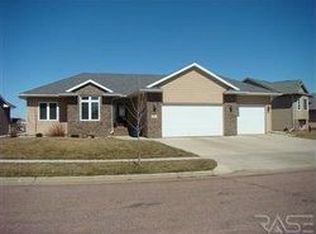 7629 S Rose Crest Trl, Sioux Falls, SD 57108