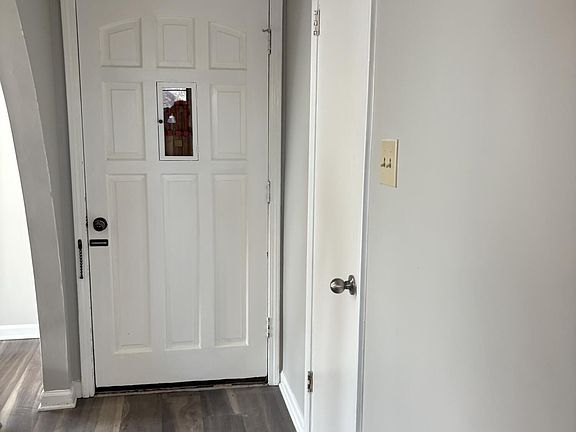 3rd image of 921 Boulder Dr