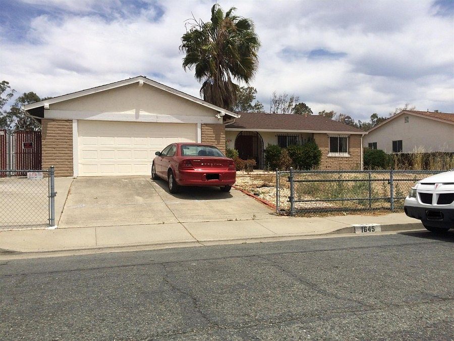 1st image of 1645 Woodland Dr