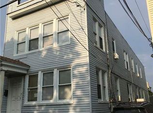 1318 Eggert Pl, Far Rockaway, NY 11691