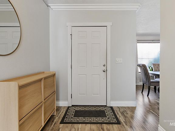 4th image of 1720 N Aronmink Way