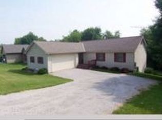 894 Country Club Dr, Howard, OH 43028
