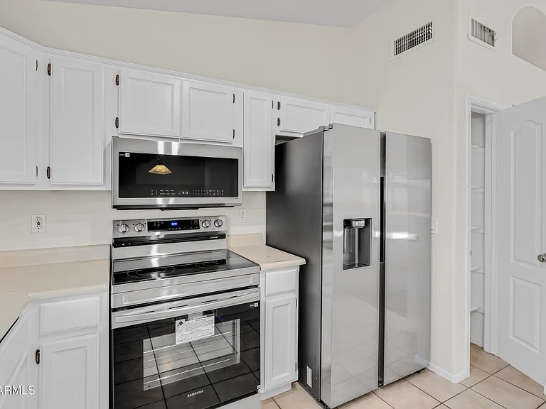 3321 W Gary Dr — Photo 10