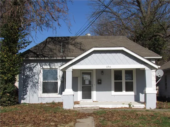 726 Pacific Ave, Osawatomie, KS 66064