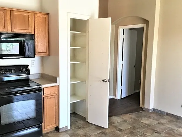3 bed, 2.0 bath, 1300 sqft, $1,965 — Photo 2